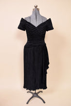 Load image into Gallery viewer, Black Pleated Marii Formal Dress By Caché, 6: Shown from Front