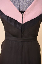 Load image into Gallery viewer, Zipper of black and pink dress is shown up close. The zipper is metal.