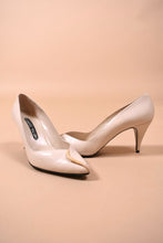 Load image into Gallery viewer, Ivory 80s Leather Pumps By Martinez Valero, 7.5