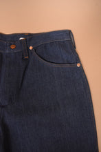 Load image into Gallery viewer, The front right pocket is visible in detail.