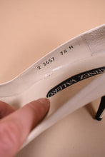 Load image into Gallery viewer, Ivory 80s Leather Pumps By Martinez Valero, 7.5