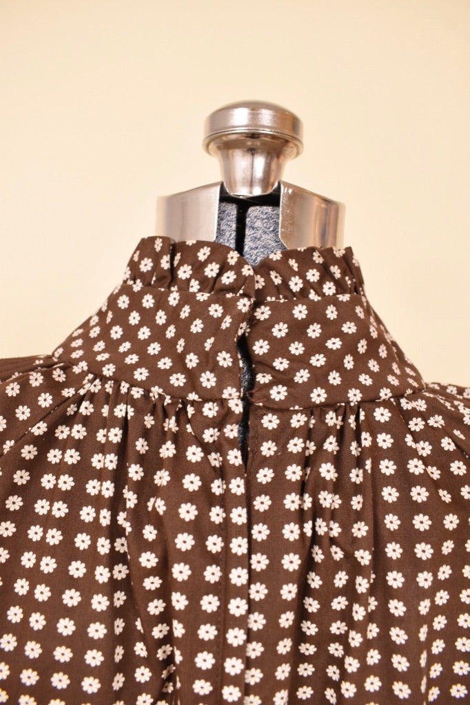 Brown 70s Does Victorian Daisy Blouse By Young Victorian by Arpeja neck closure