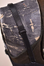 Load image into Gallery viewer, close up of adjustable shoulder strap
