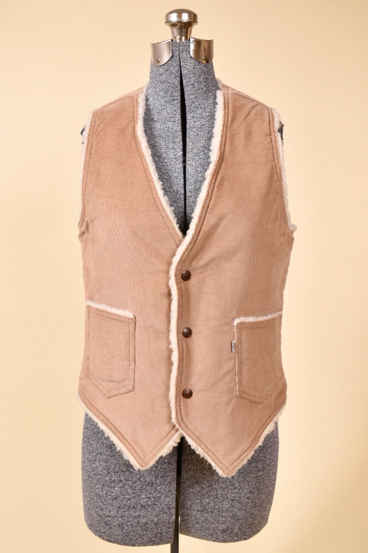 Tan corduroy Levi's vest is shown from the front. The vest has sherpa lining.