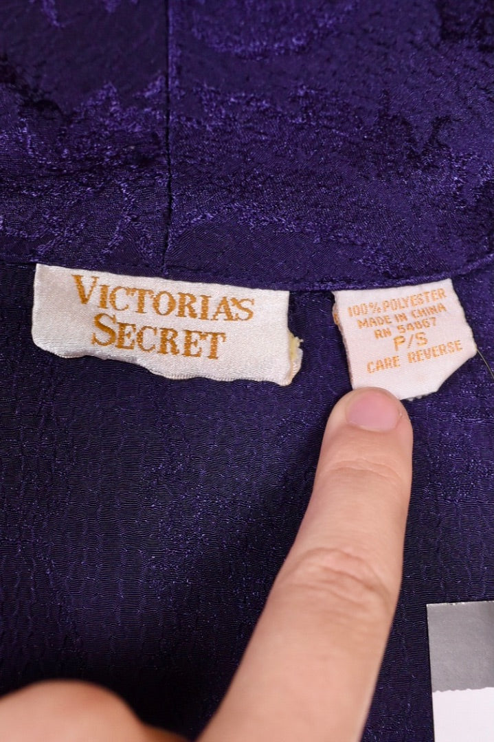 Deep Purple Damask Robe tag