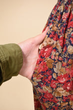 Load image into Gallery viewer, Side pockets of Laura Ashley pants are shown up close. The pants have deep side pockets.
