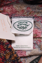 Load image into Gallery viewer, Label of Laura Ashley pants is shown up close. The pants label says size small.
