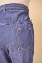 Load image into Gallery viewer, Blue 50s Long Chambray Shorts back pocket
