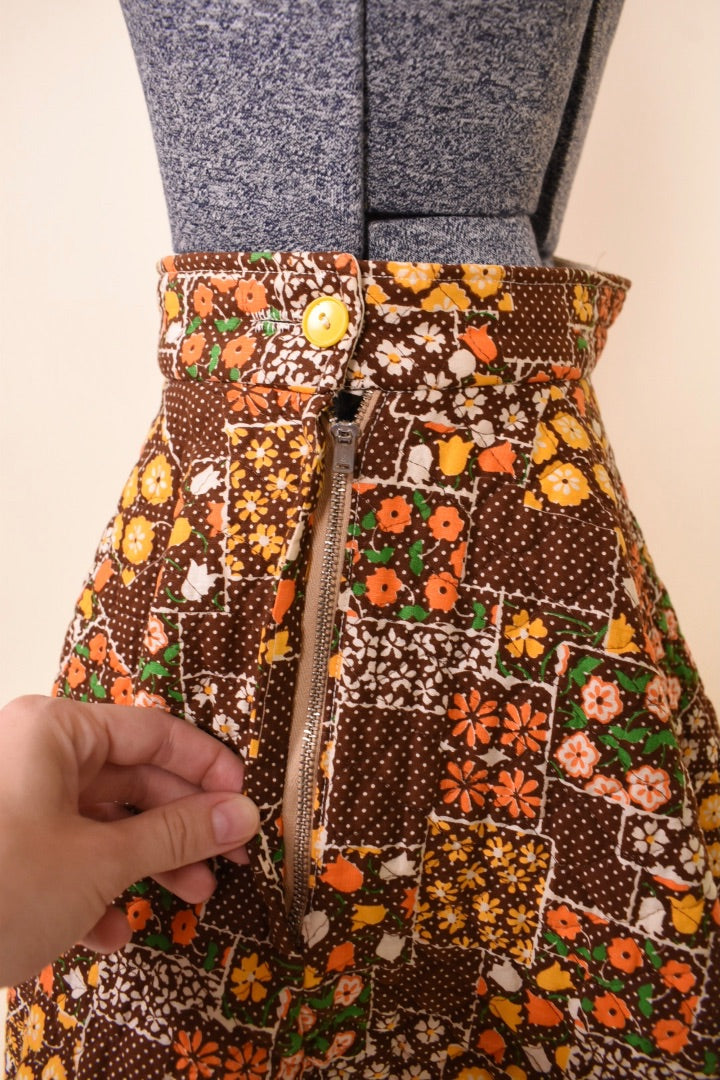 1960s Quilted Brown Circle Skirt: Zipper and Button Closure