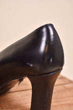 Load image into Gallery viewer, Vintage heels are shown close up. The shoes have a small scuff.

