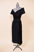 Load image into Gallery viewer, Black Pleated Marii Formal Dress By Caché, 6: Shown from Side
