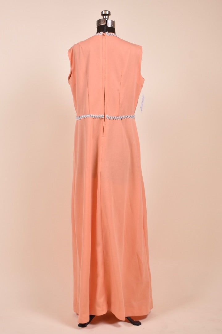 1970s prom dress Peach 1970s Prom Queen Gown with Silver Trim, XL – THE VAULT COLLECTIVE & ELSWHEN ELSEWEAR