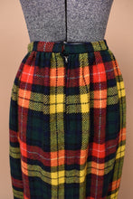 Load image into Gallery viewer, There is a zipper on the back of the skirt.
