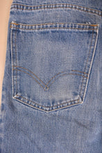 Load image into Gallery viewer, Vintage 70&#39;s light wash denim jeans are shown in close up. These jeans have stitching on the pockets. 
