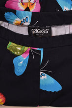 Load image into Gallery viewer, Vintage Y2K stretch black capri pants are shown in close up. These pants have a tag that reads Briggs. 
