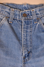 Load image into Gallery viewer, Vintage 70&#39;s Levi&#39;s orange tab jeans are shown in close up. These vintage Levi denim jeans have a brass button.
