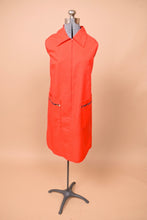 Load image into Gallery viewer, Vintage 1970&#39;s red smock house dress shown from the front. This dress has a pointed collar.
