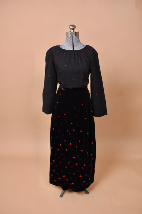 The top and skirt are modeled together.