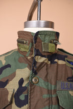 Load image into Gallery viewer, The upper collar is visible up close. There is a zipper around the collar.

