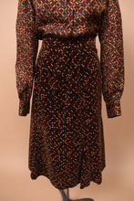 Load image into Gallery viewer, The front of the skirt is visible up close.

